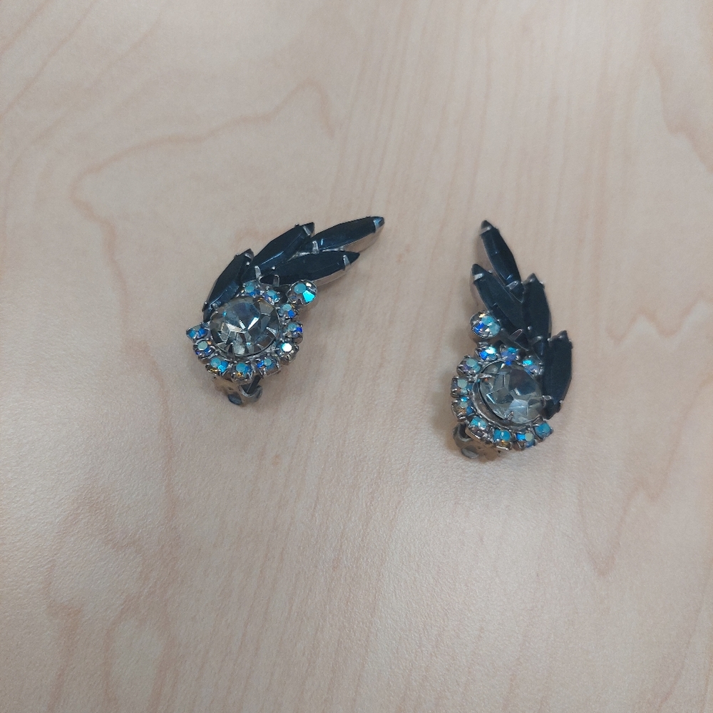 Vintage, Glamorous 1960 icy blue aurora borealis clip earnings great for wedding - Picture 4 of 9